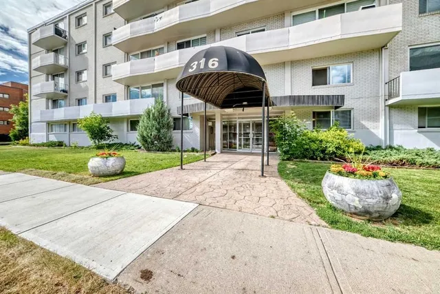 316 1 Ave #401, Calgary 3