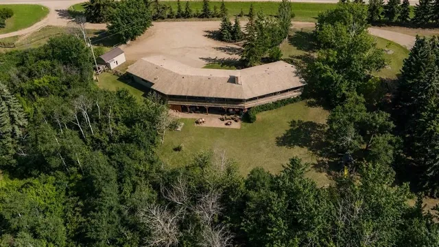 4404 49 St, Hardisty 5