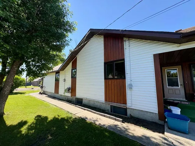 5032 48 St, Mannville 3