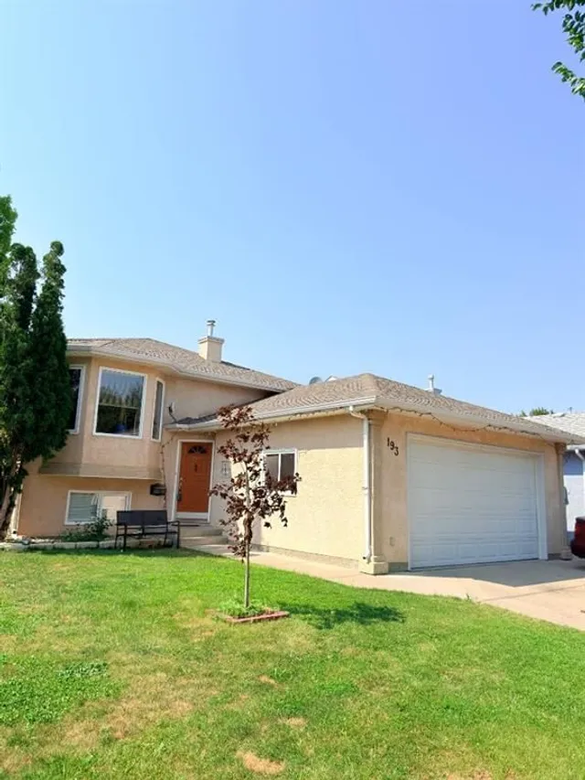 193 Uplands Blvd, Lethbridge