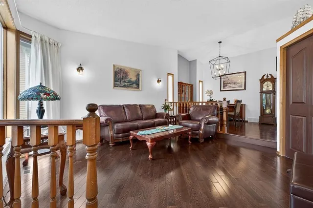 70 Pasadena Gdns, Calgary 2