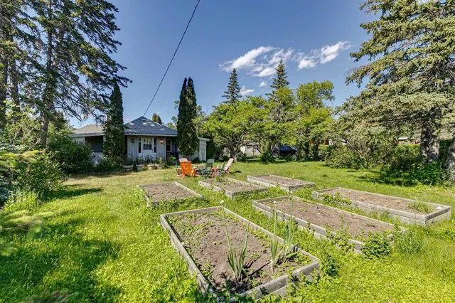 8808 48 Ave, Calgary 4