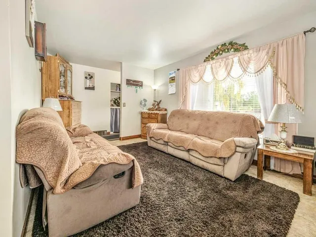 107 9 St, Vauxhall 5
