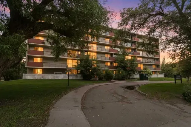 4700 55 St #203, Red Deer 2