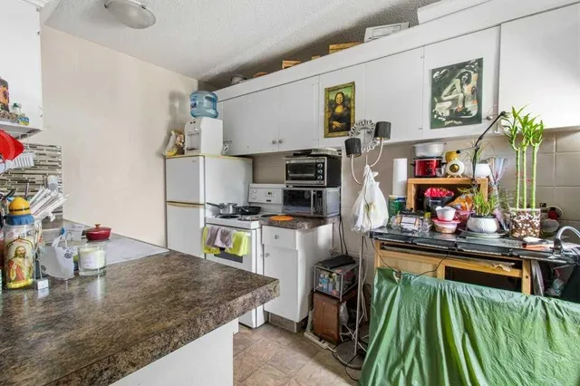 4700 55 St #203, Red Deer 5