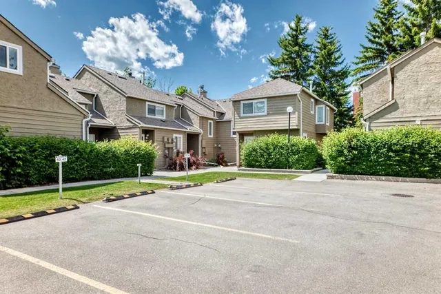 829 Coach Bluff Cres #205, Calgary 2