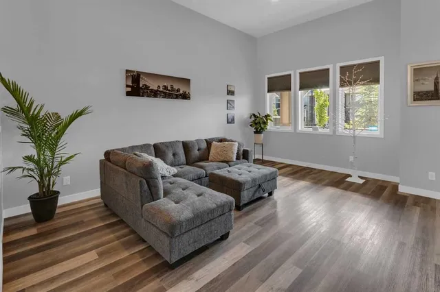 317 Sundown Rd, Cochrane 3