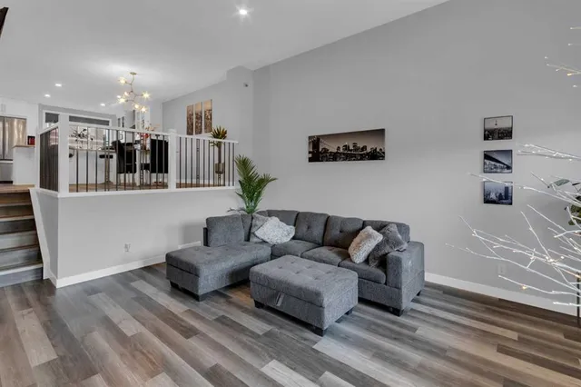 317 Sundown Rd, Cochrane 5