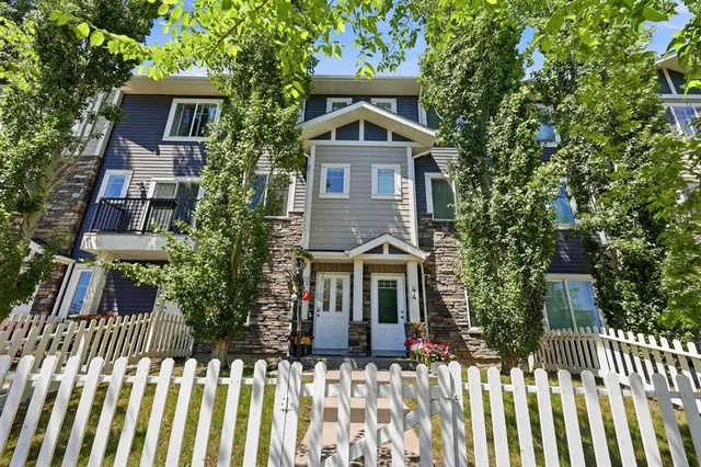 300 Marina Dr #43, Chestermere 2