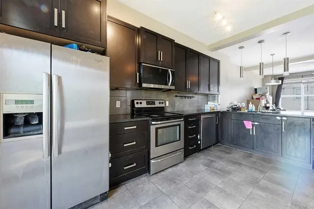 28 New Brighton Pt, Calgary 4