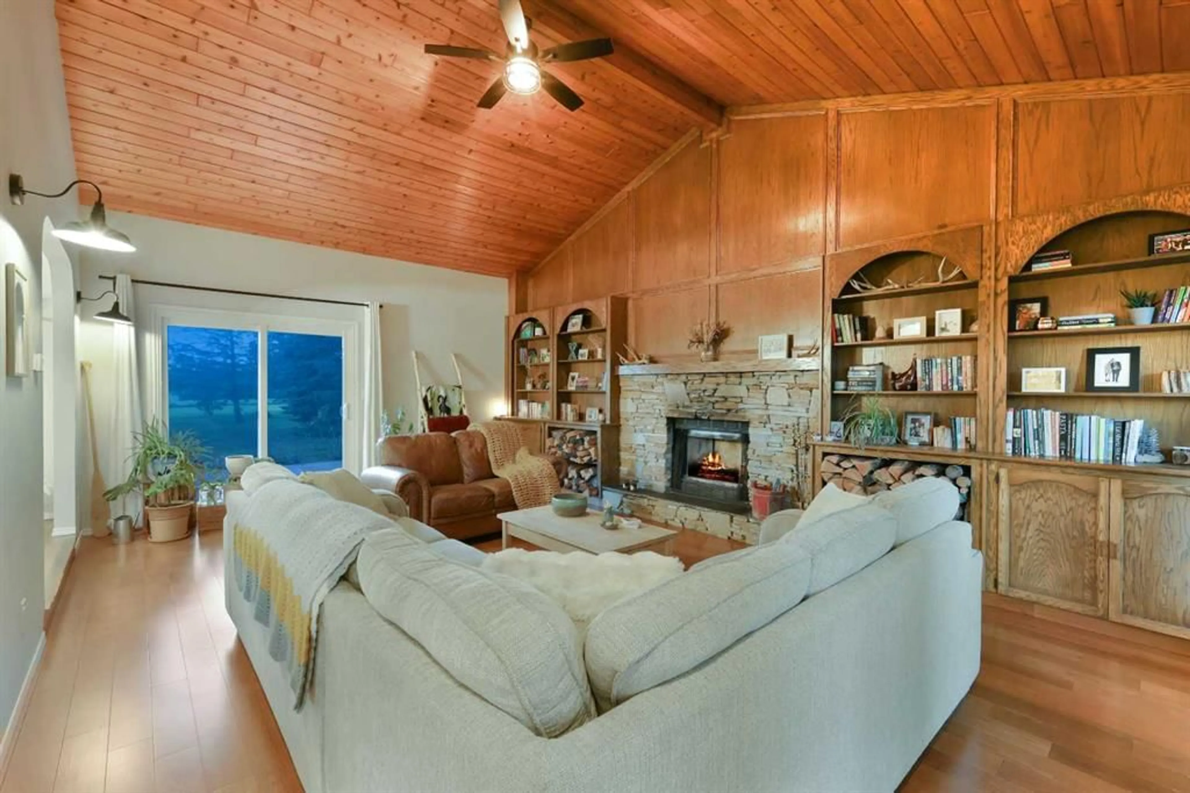 pillar/IMG-A2324927_5.jpg