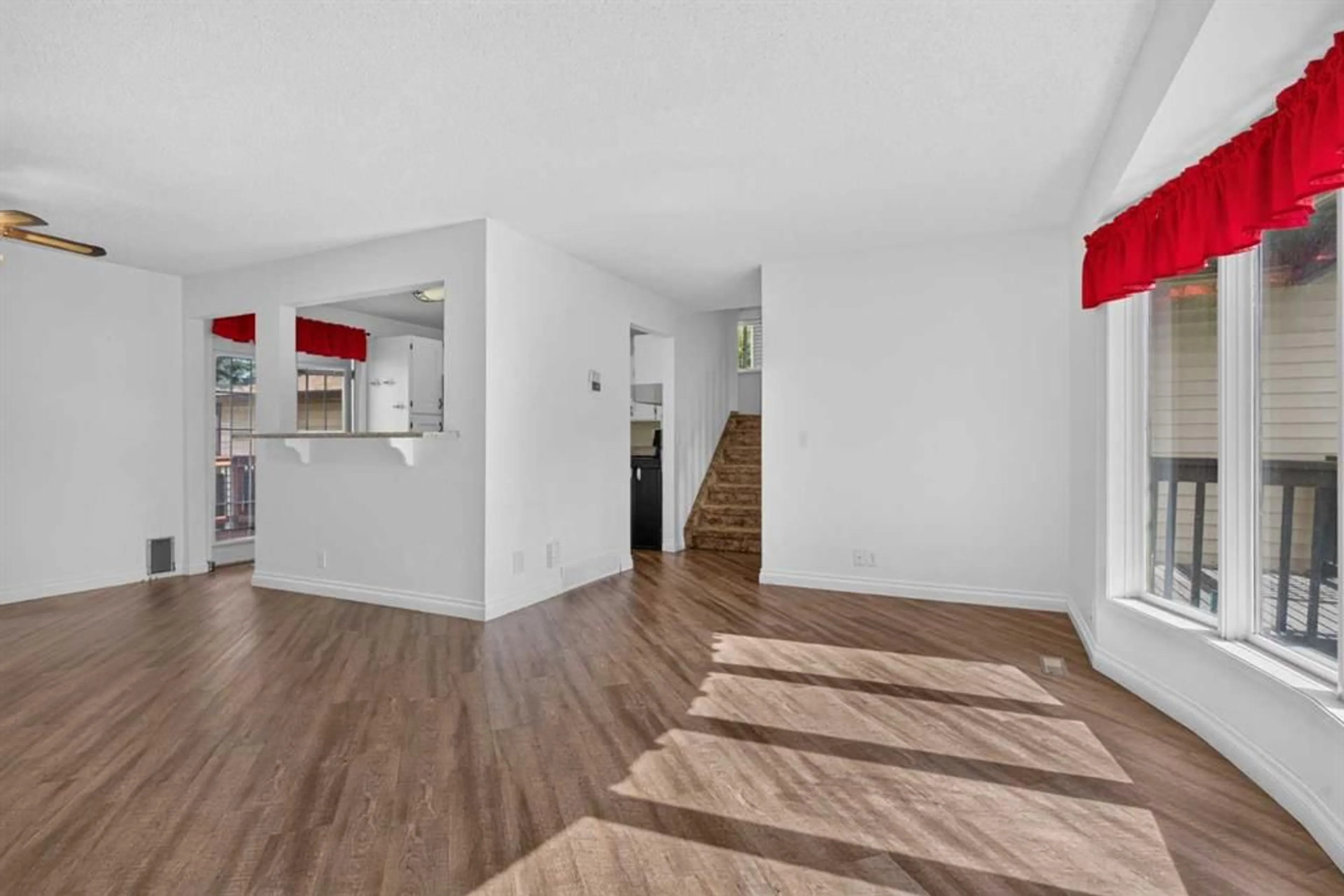 pillar/IMG-A2324963_4.jpg