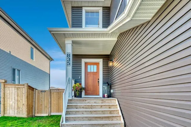 835 Lakewood Cir, Strathmore 2