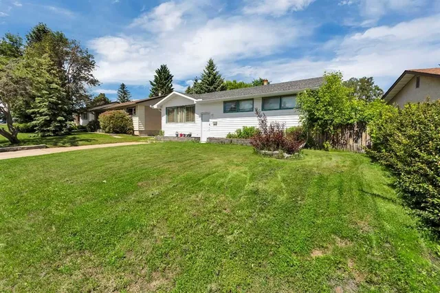 32 Otterbury Ave, Red Deer 2