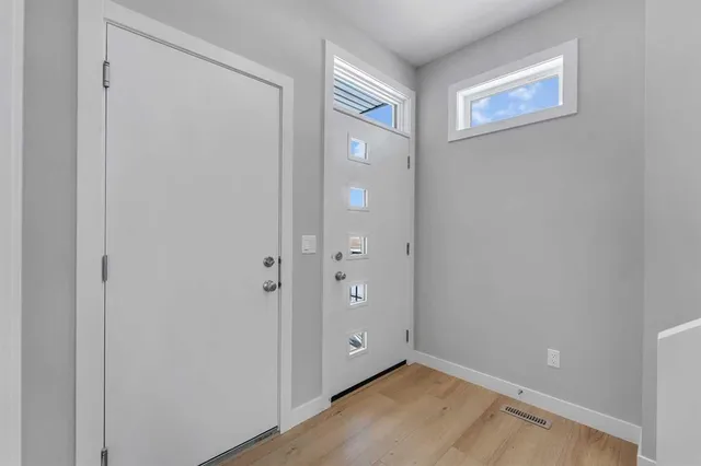390 South Shore Dr, Chestermere 2