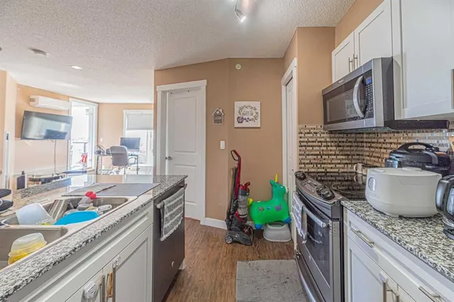 10 Kincora Glen Pk #407, Calgary 4