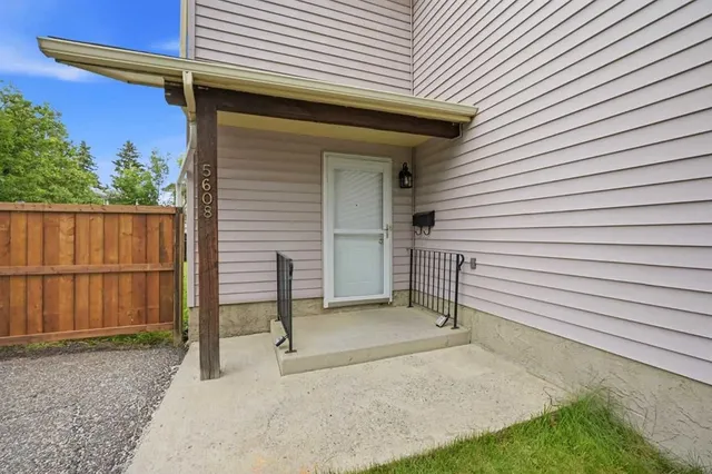 5608 Rundlehorn Dr, Calgary 4