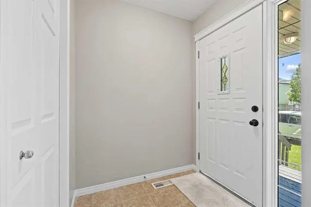 28 Saddlebrook Gdns, Calgary 3