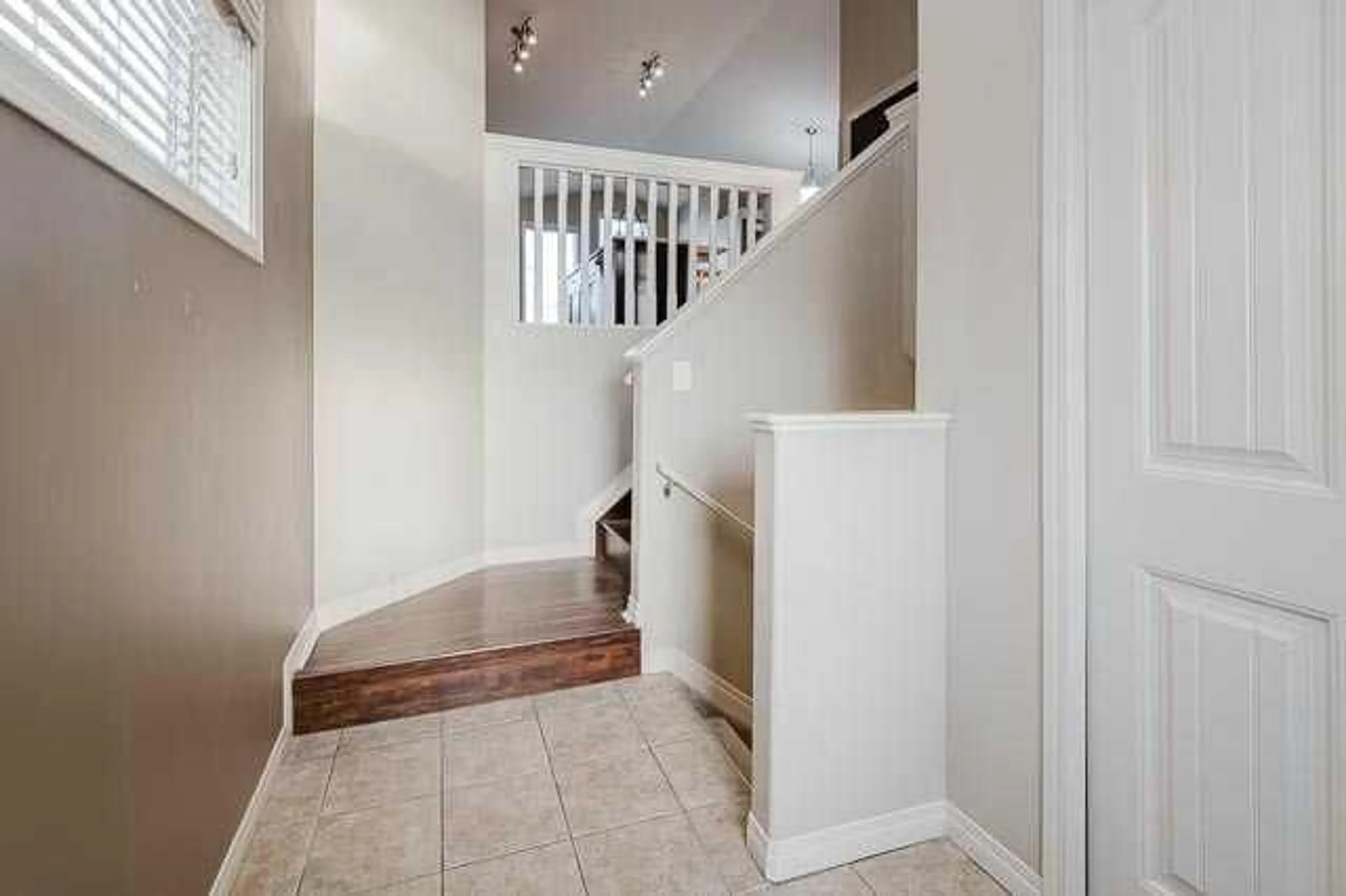 pillar/IMG-A2325963_3.jpg