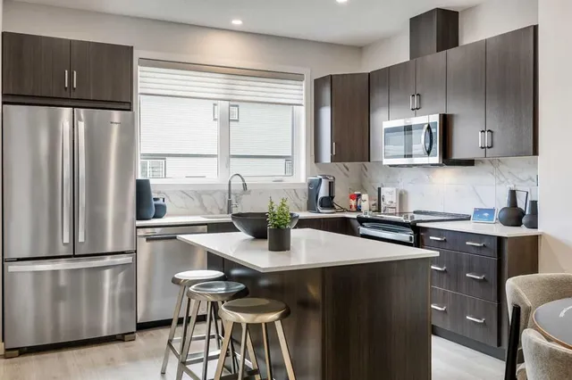 16 Amblefield View, Calgary 2