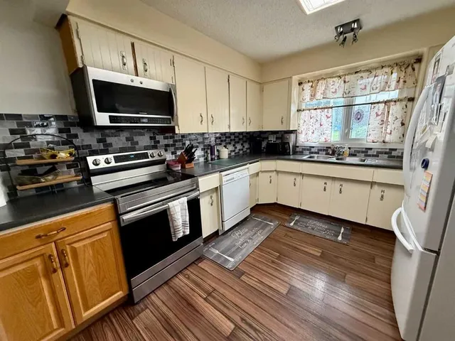 178 Hansen Dr, Hinton 2
