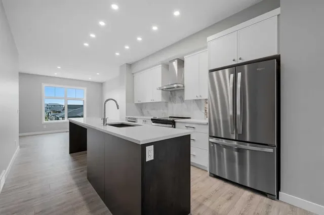 607 Mahogany Rd, Calgary 3