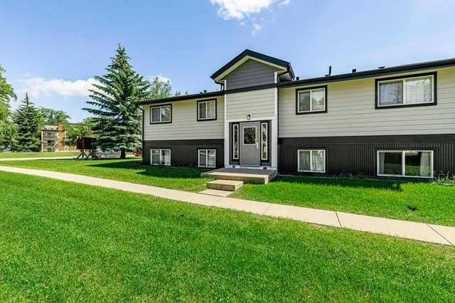 11 Stanton St #27, Red Deer 2