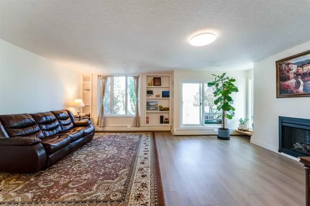 3747 42 St #204, Calgary 5