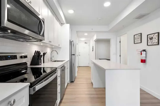 123 4 St #405, Calgary 3