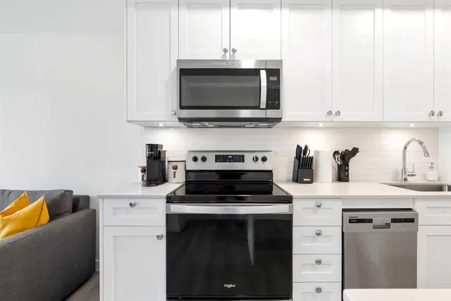 123 4 St #405, Calgary 4