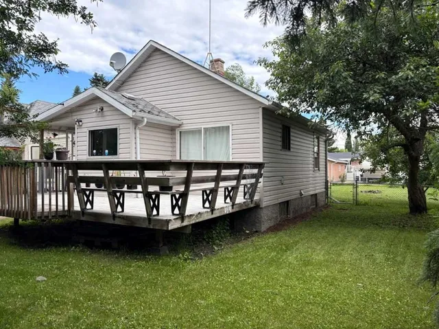 5110 60 Ave, Ponoka 2