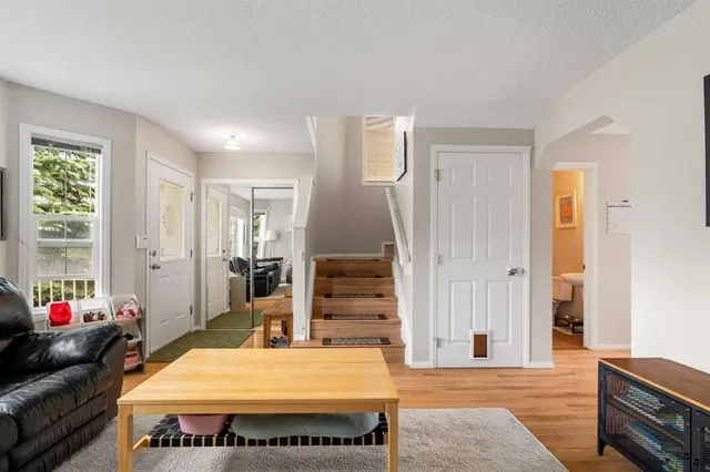 172 Citadel Bluff Close, Calgary 4