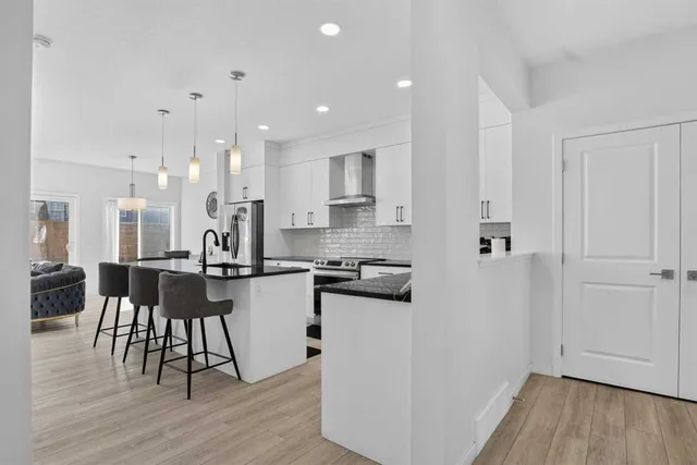 274 Lucas Pl, Calgary 5