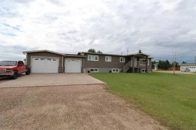 805 2nd St, Grassy Lake 2