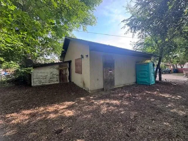 508 Centre St, Brooks 5