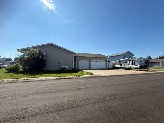 4400 44 St, High Prairie 3