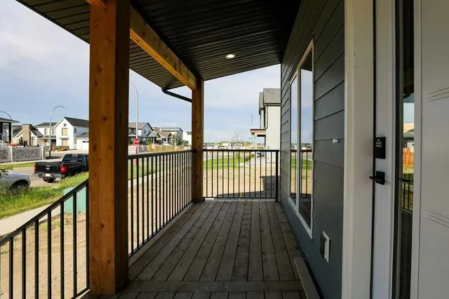 411 Caledonia Blvd, Lethbridge 3