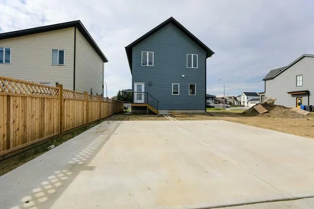 411 Caledonia Blvd, Lethbridge 5