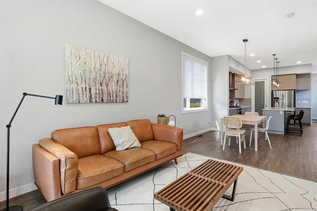 4609 72 St, Calgary 5