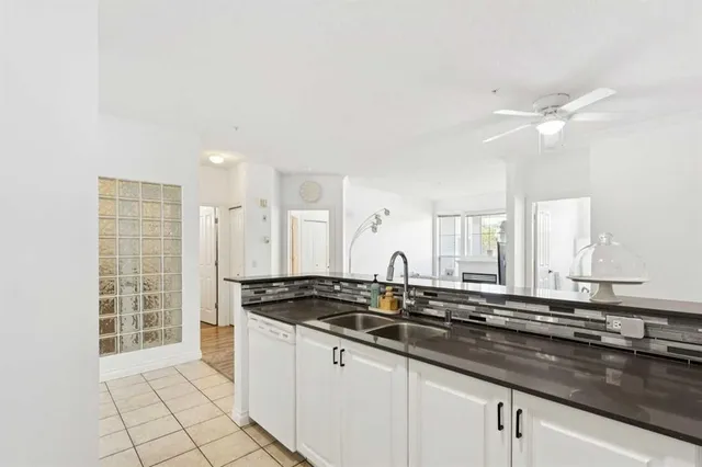 1010 Arbour Lake Rd #2126, Calgary 4