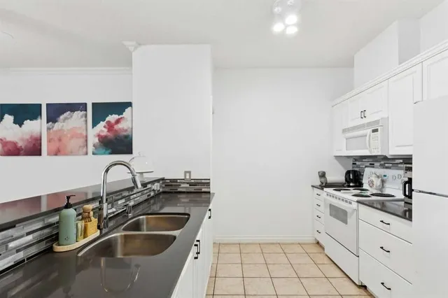 1010 Arbour Lake Rd #2126, Calgary 5