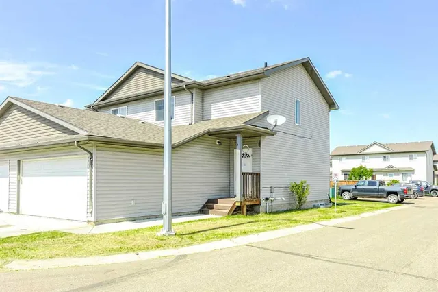 6802 50 Ave #35, Camrose 2