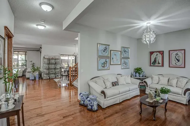 225 Chapala Dr, Calgary 4