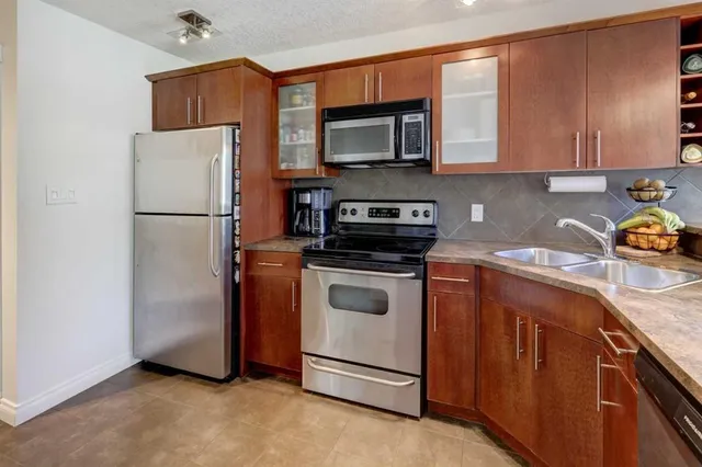 2308 17B St #302, Calgary 5