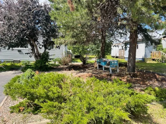 10404 101 St, Fairview 2