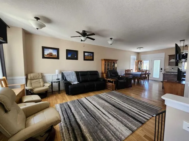 628 Bankview Dr, Drumheller 3