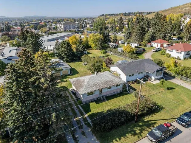 217 Ross Ave, Cochrane 4