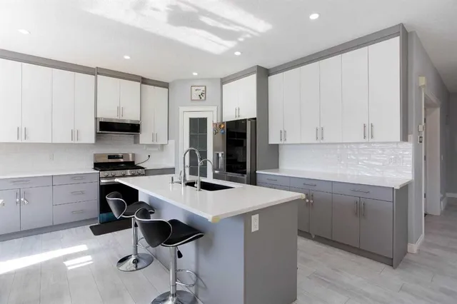 1925 Luxstone Pk, Airdrie 3
