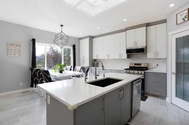 1925 Luxstone Pk, Airdrie 4