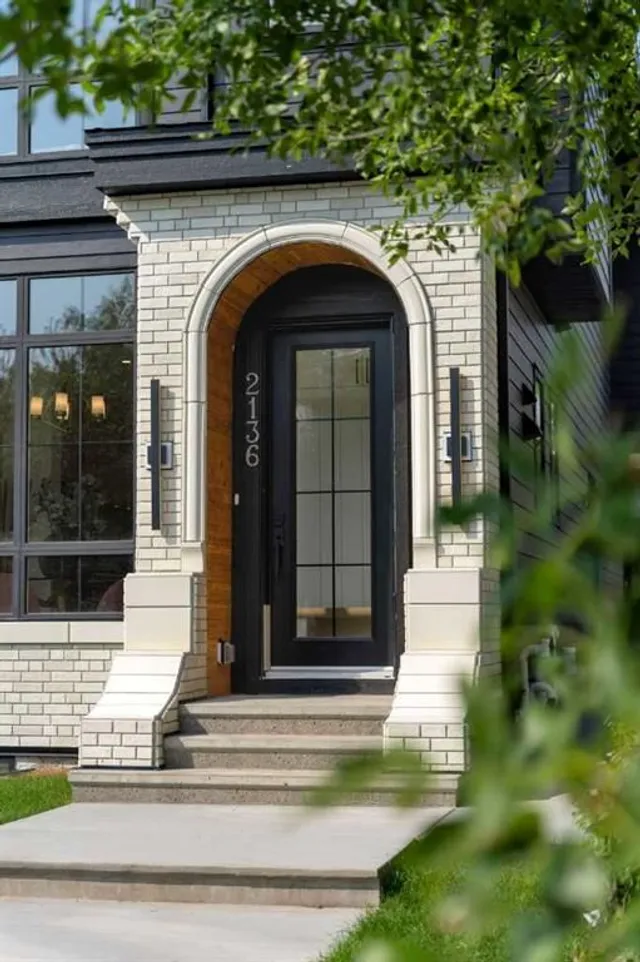2136 5 Ave, Calgary 4